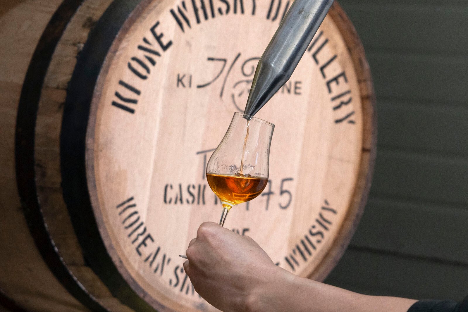 Whisky being poured from a Ki One cask into a tasting glass