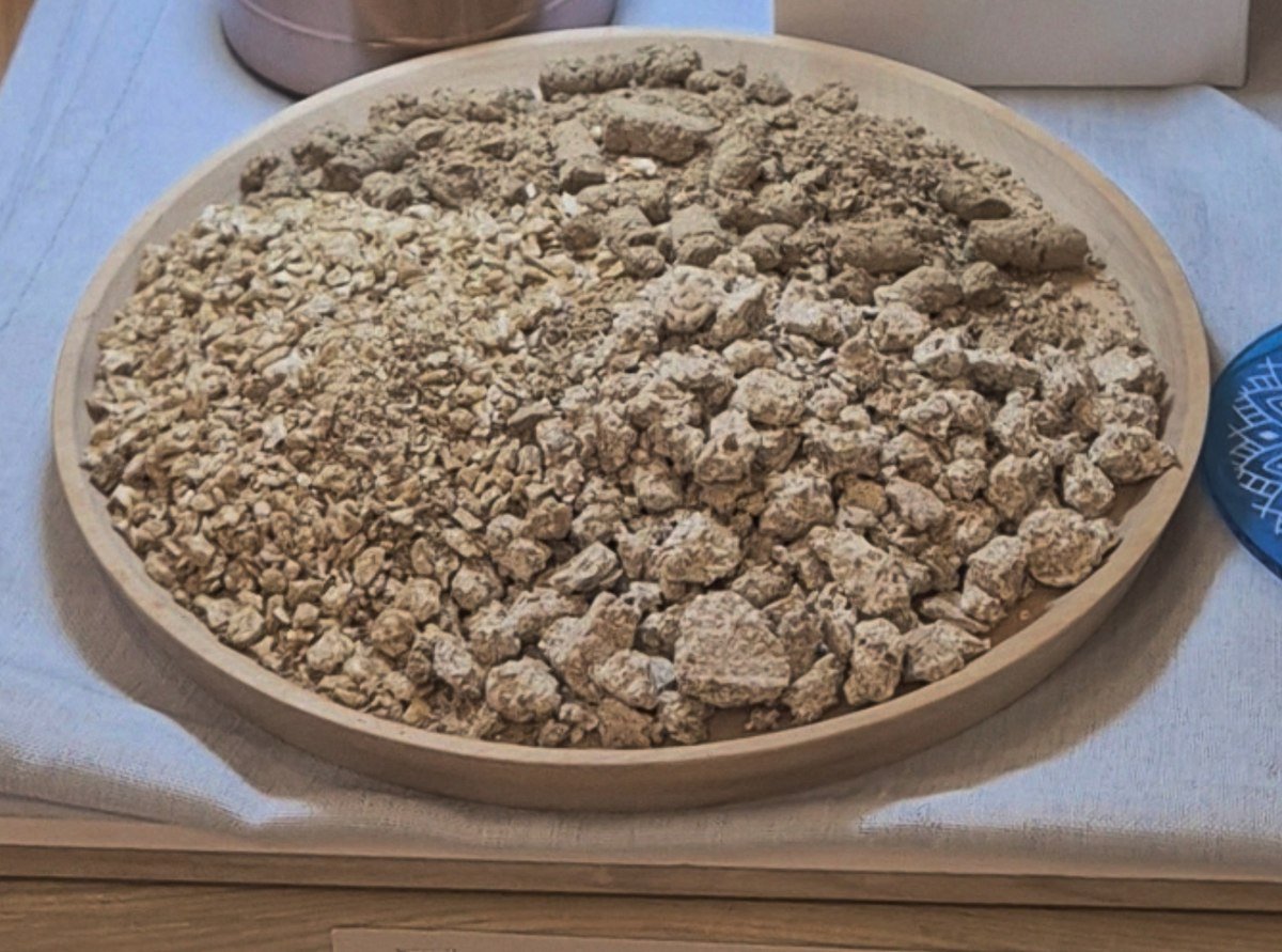 A tray of blended nuruk, the traditional fermentation starter used at Sangsunjujo